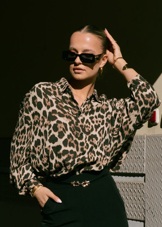 Blusa oversize  con estampado de leopardo - beige claro