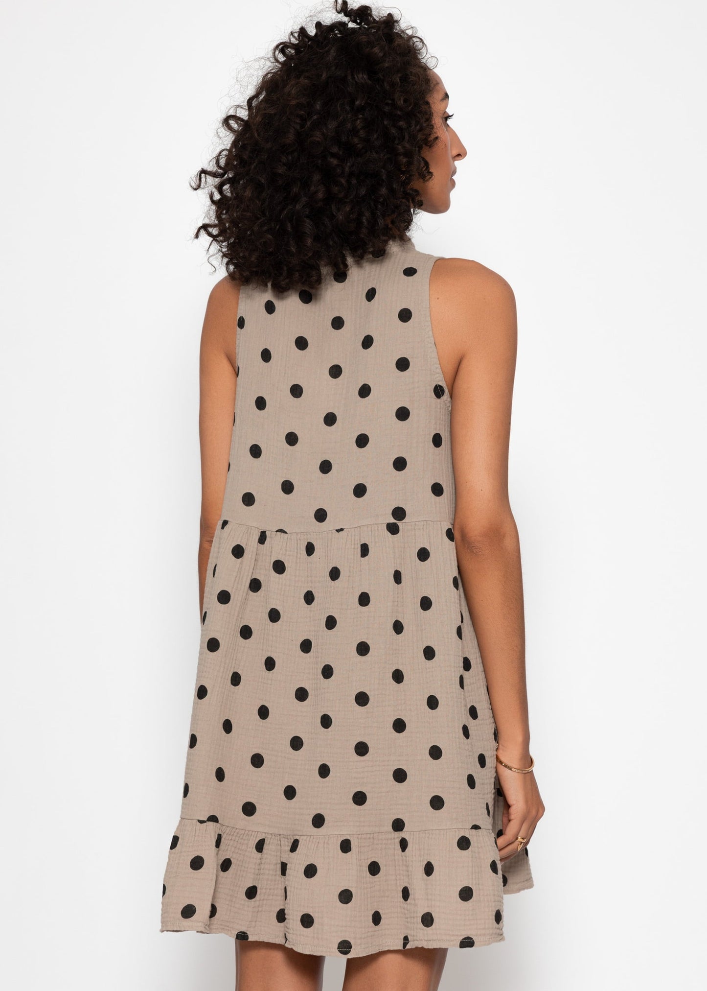 Vestido sin mangas de muselina con volantes y estampado de lunares - color topo