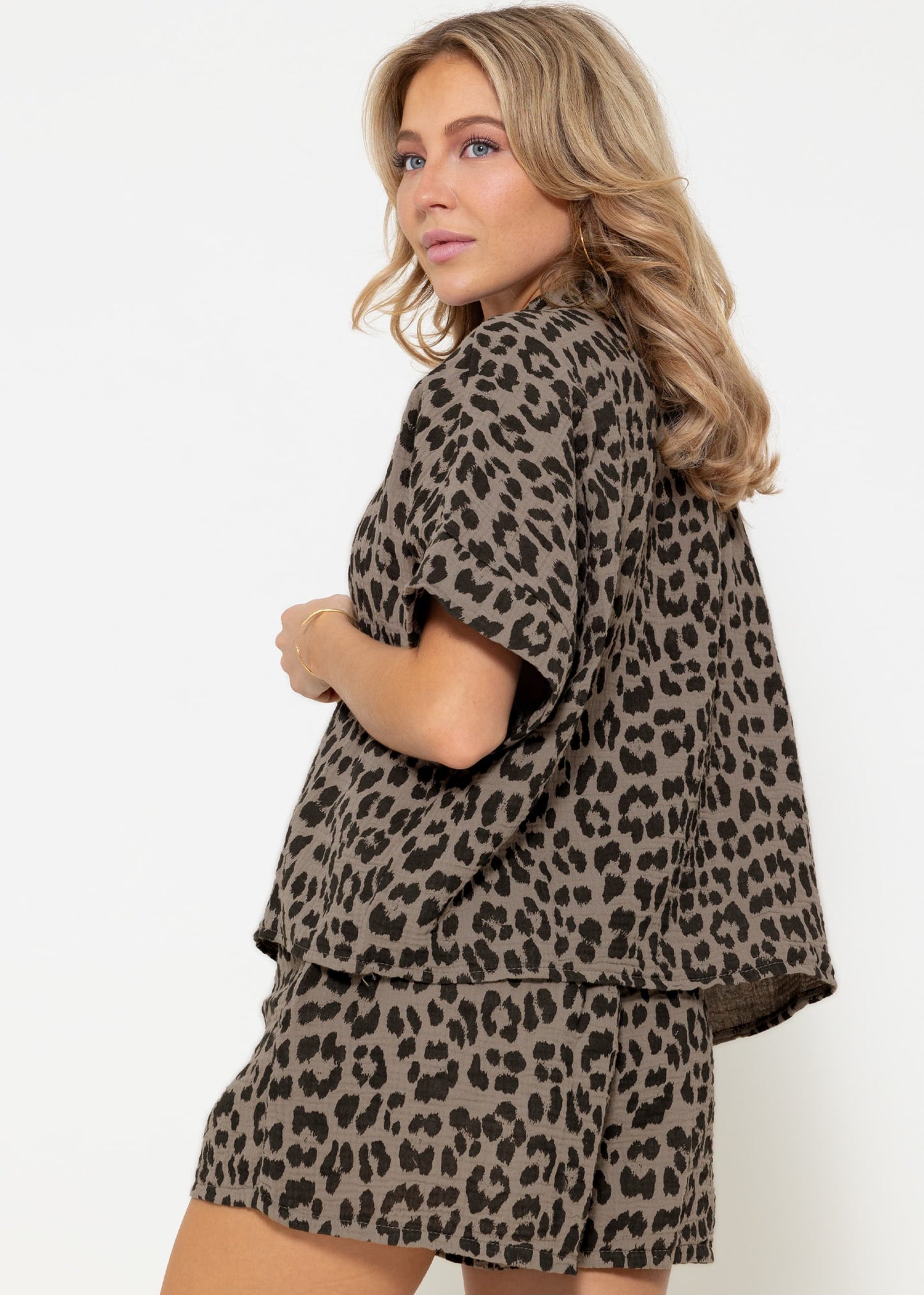 Blusa con estampado de leopardo - color topo