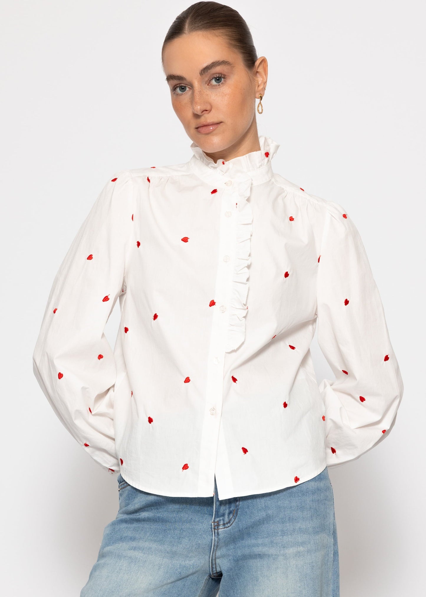 Blusa con bordado de corazones rojos - blanca