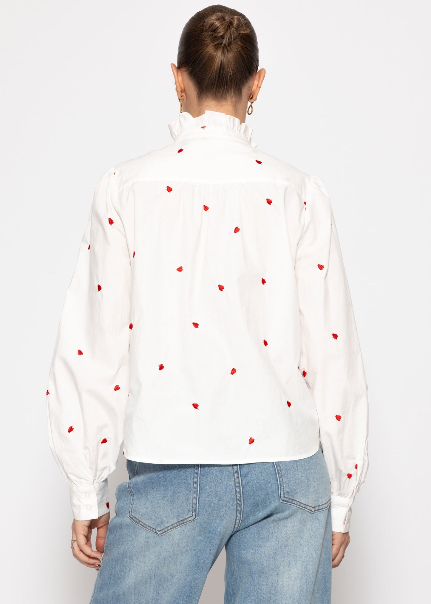 Blusa con bordado de corazones rojos - blanca