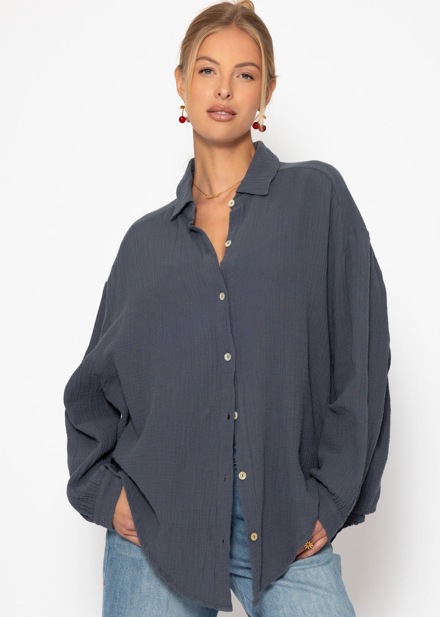Blusa oversize , corta - gris oscuro