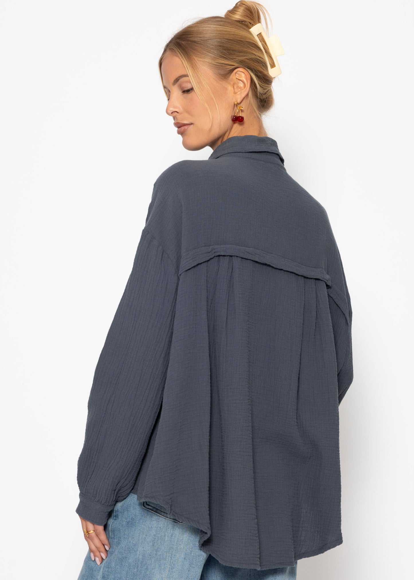 Blusa oversize , corta - gris oscuro