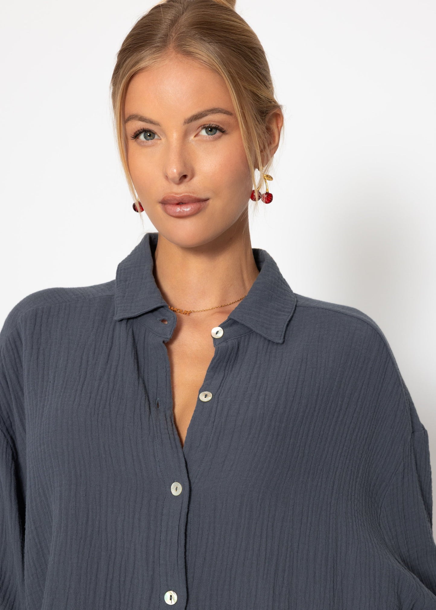 Blusa oversize , corta - gris oscuro