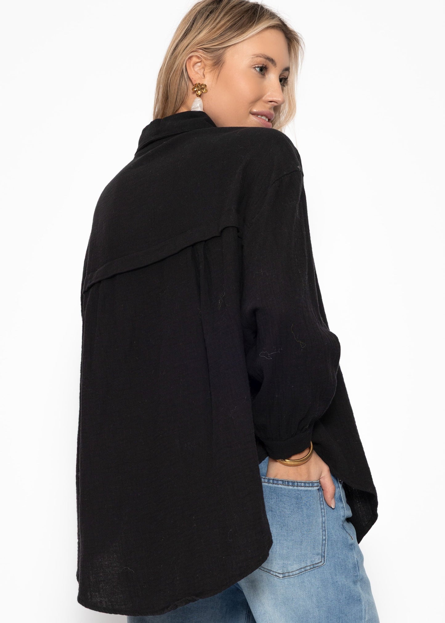 Blusa oversize, corta - negra