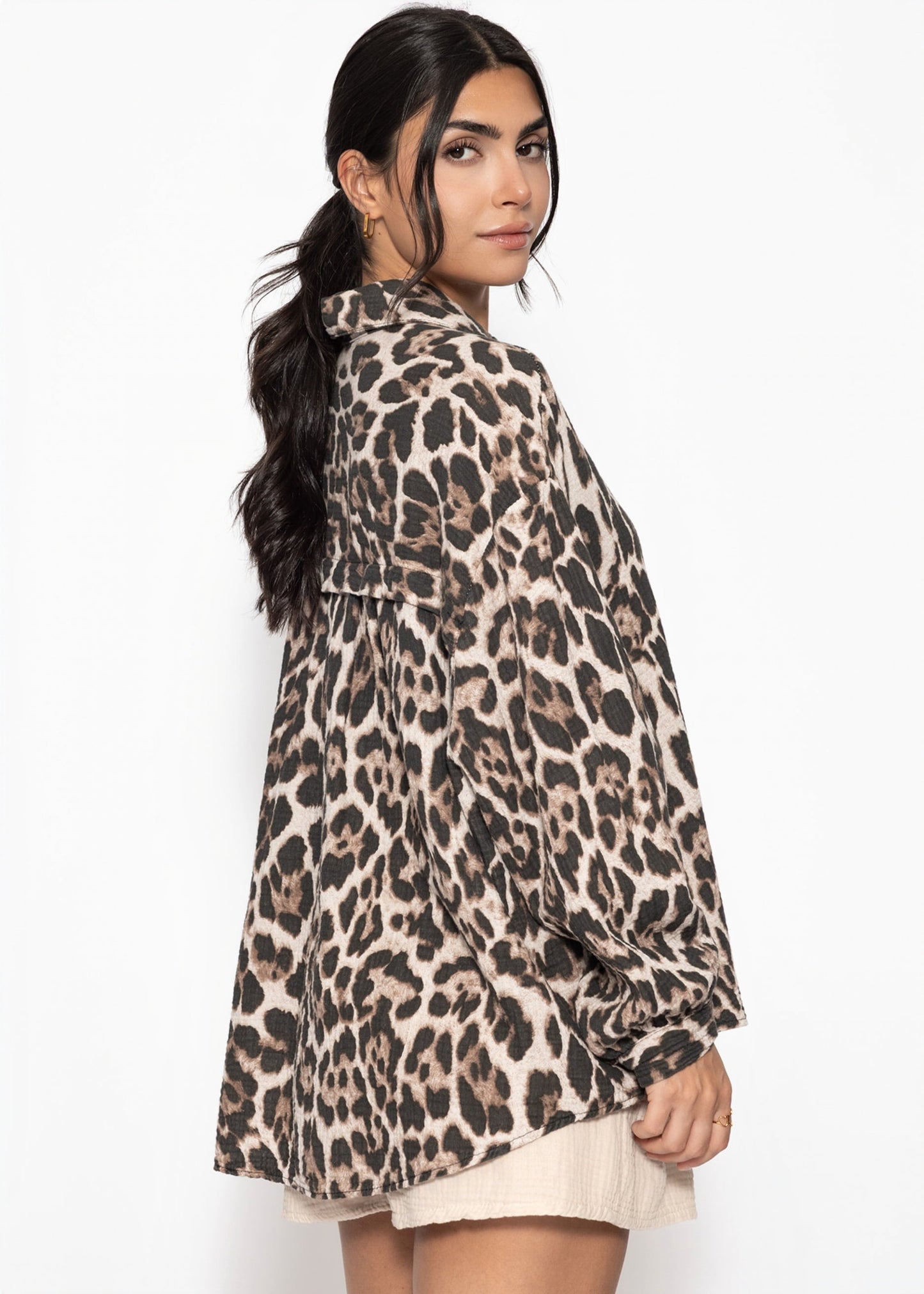 Blusa oversize  con estampado de leopardo - beige claro