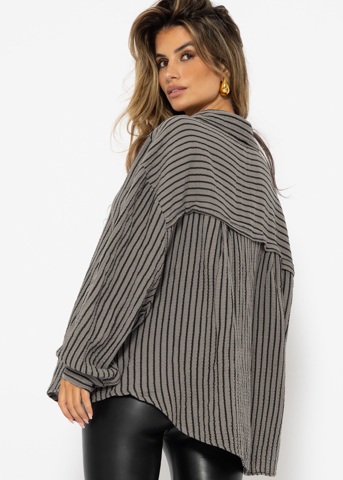 Blusa oversize con rayas negras - color topo